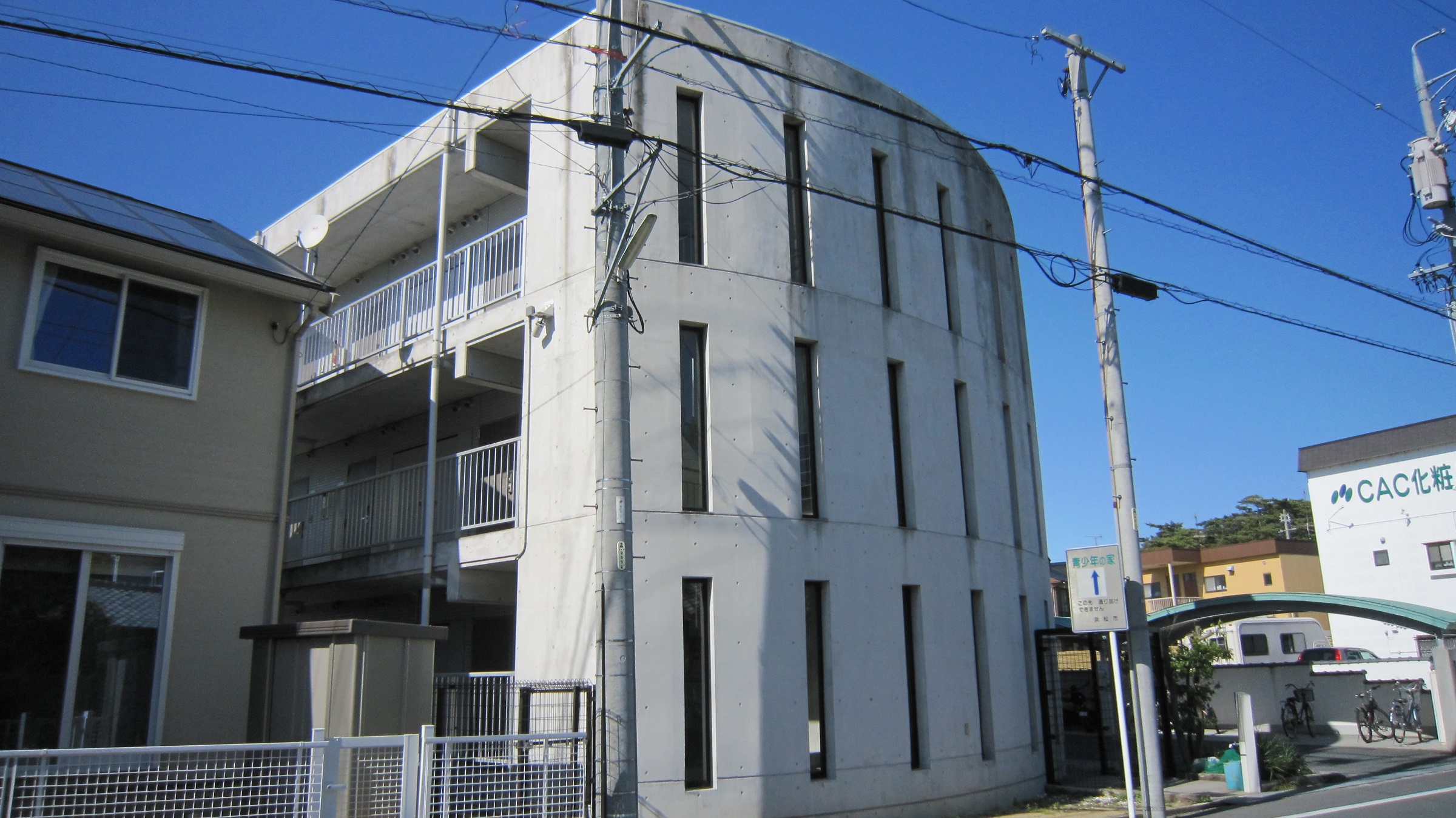 棒屋第4住吉ハイツ 南側と西側（通路側）