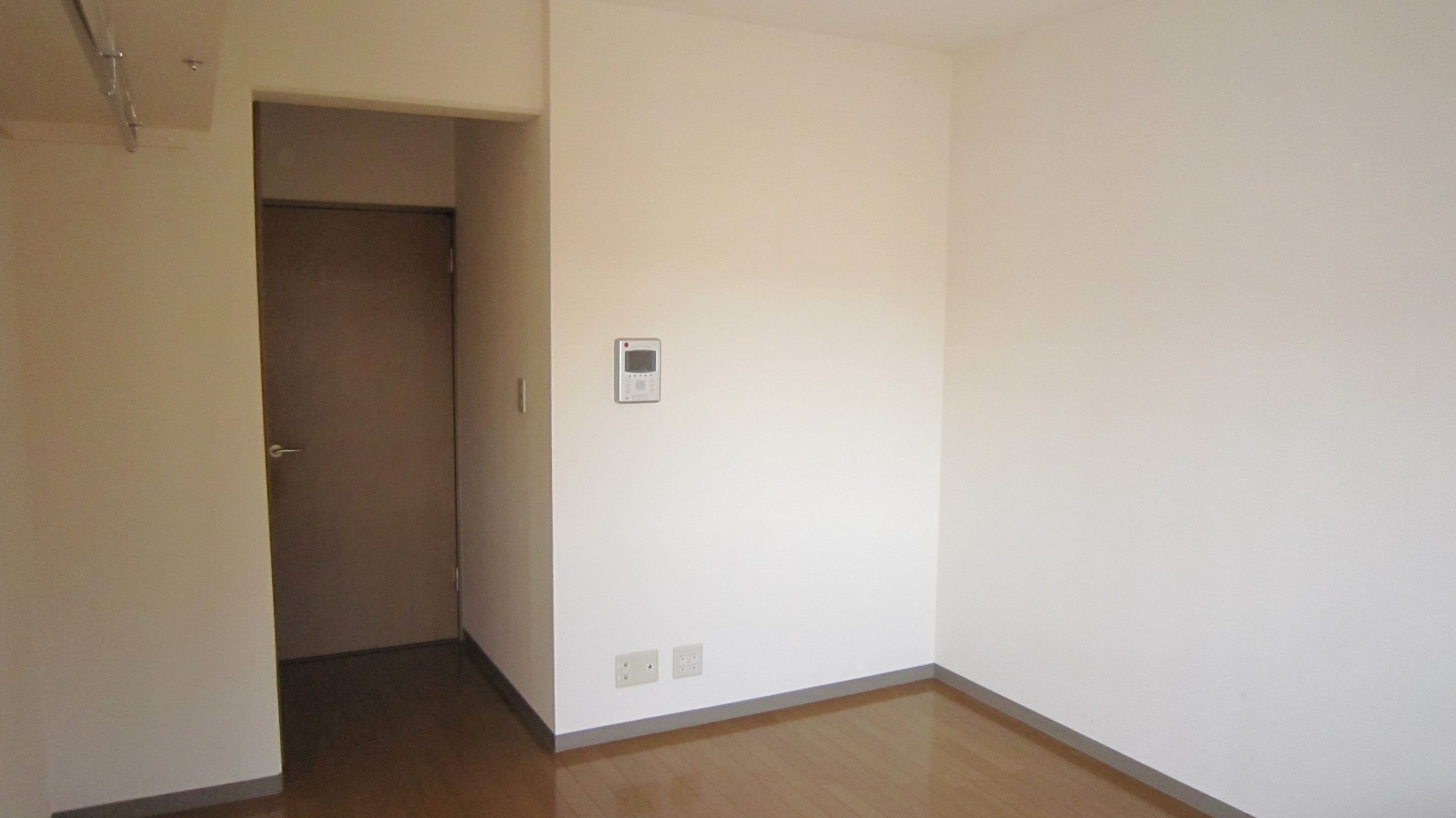 棒屋第3城北ハイツ 窓側から見た居室