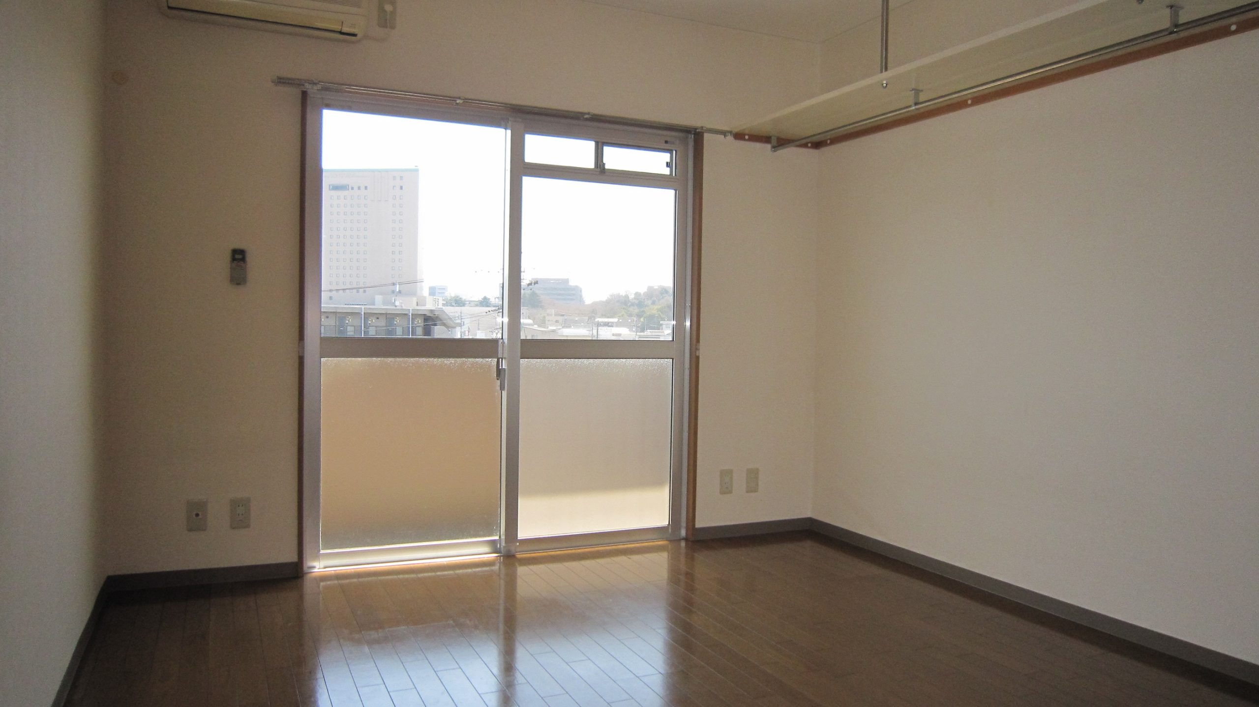 棒屋第2下池ハイツ 居室（8.5帖）②