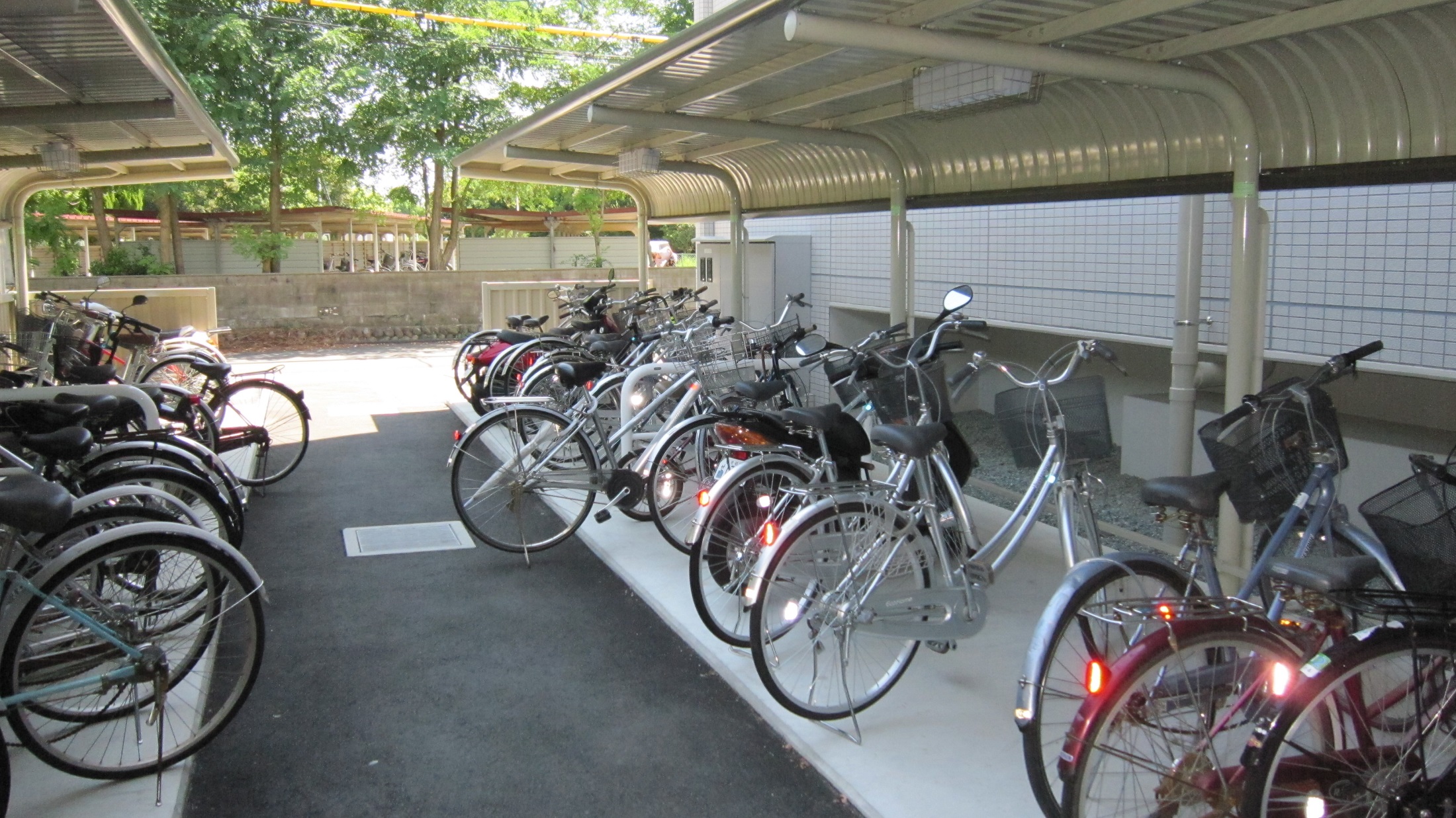 フラット利平治 駐輪場1