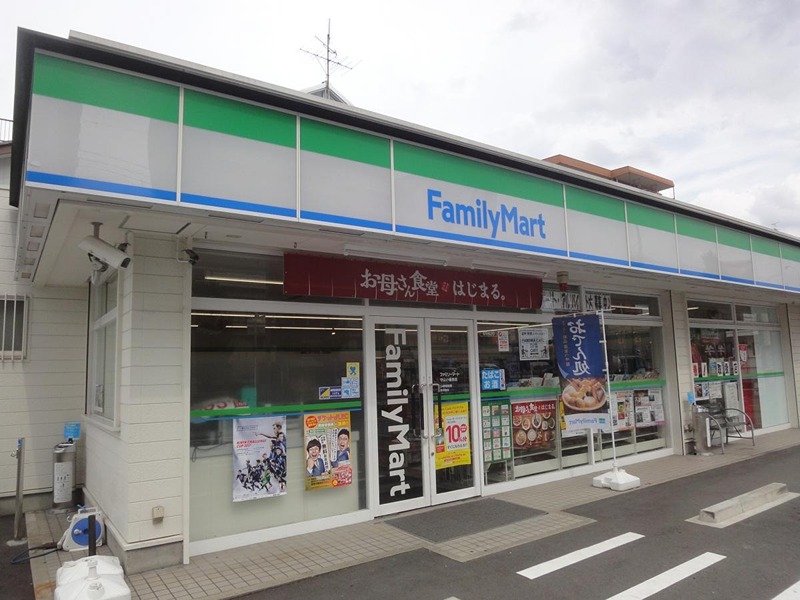 シャトーレ三栄３ ファミリーマート