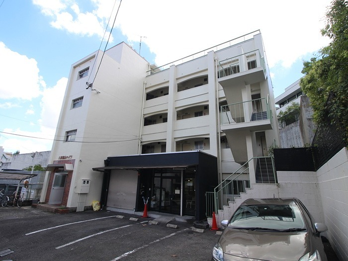 八事裏山ハイツ 外観