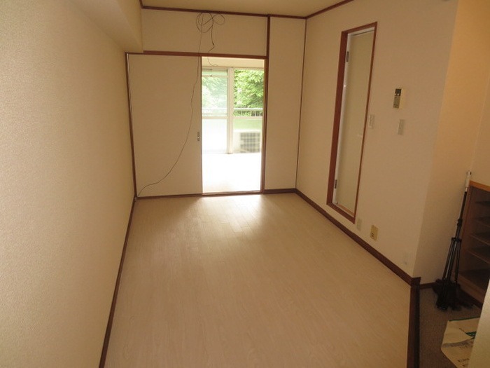 八事裏山ハイツ 玄関