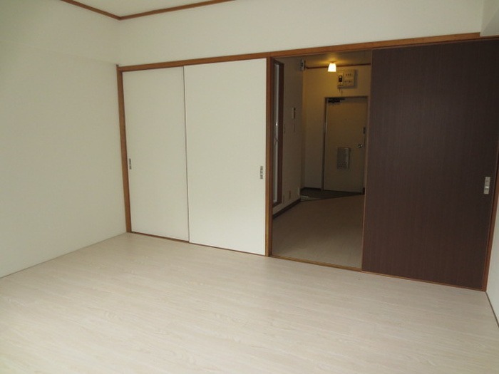 八事裏山ハイツ ベッドルーム
