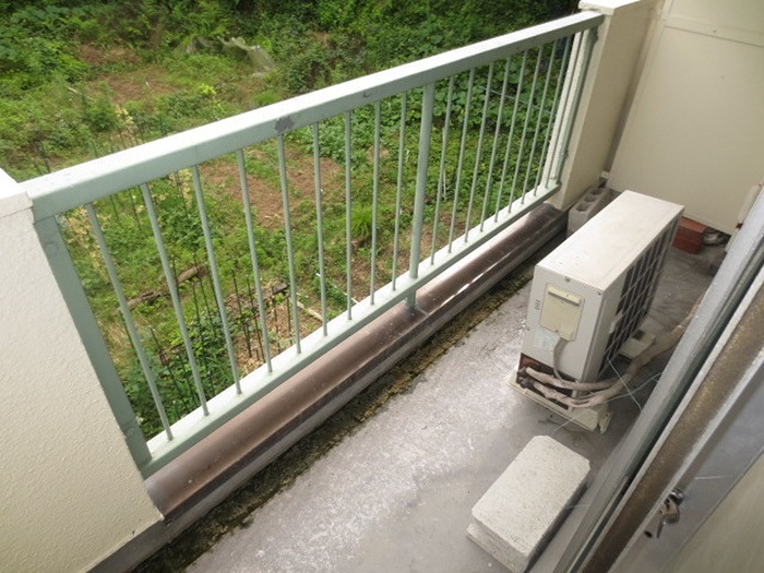 八事裏山ハイツ ベランダ