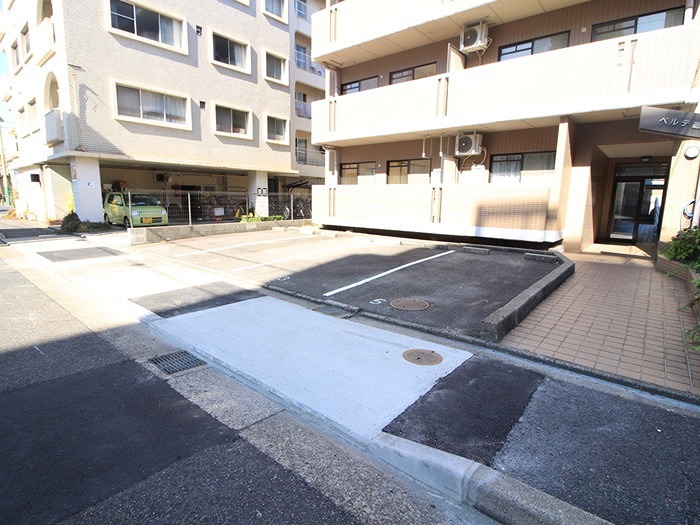 ペルテ徳川 駐車場