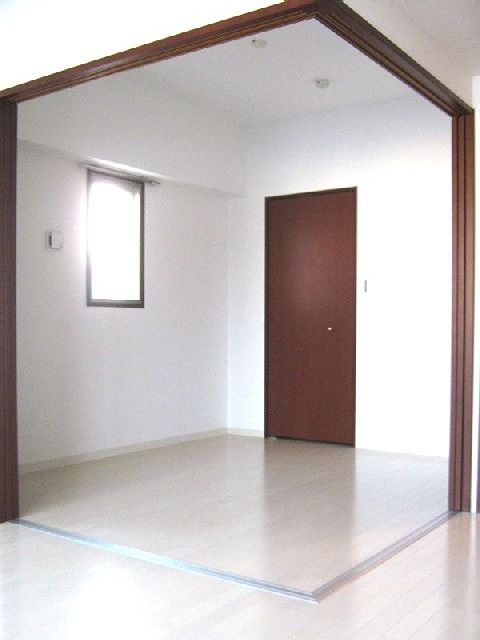 ＦＲＯＮＴＩＥＲ　ＮＡＧＯＹＡ リビング