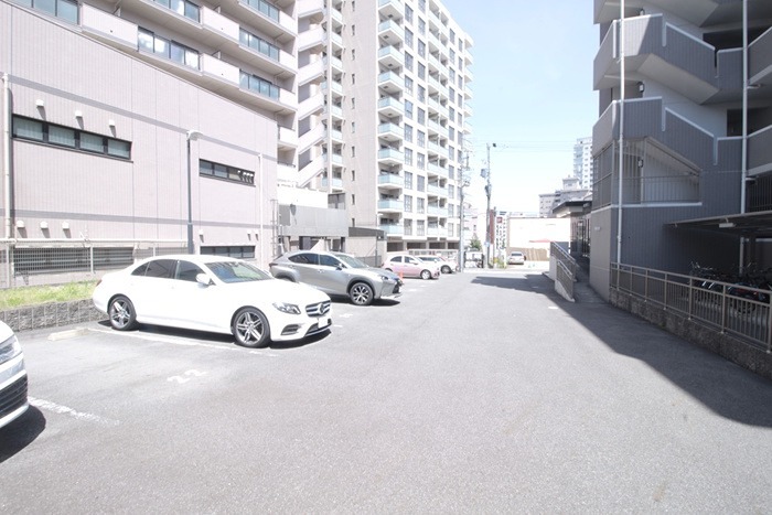 ロイヤル覚王山 駐車場