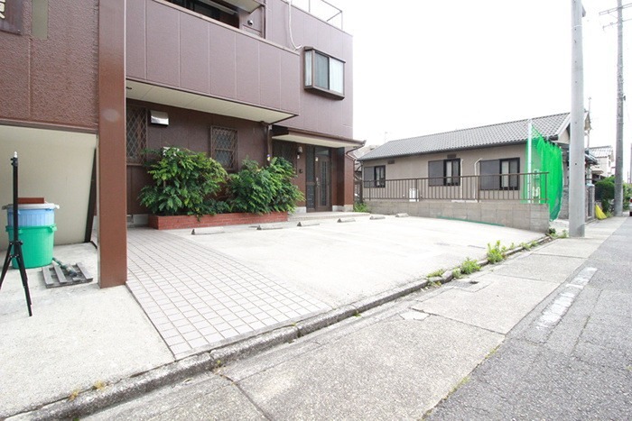 ファミーユ福原 駐車場