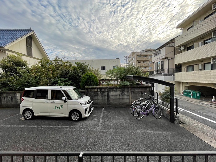 メゾン春里 駐車場