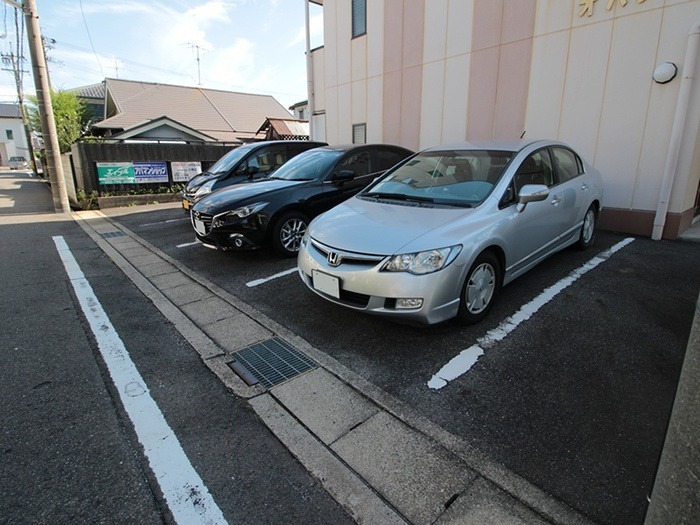 エスポワールオバタ 駐車場