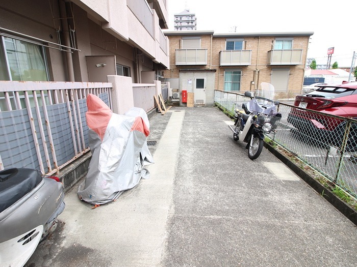 臼井ビル 駐車場