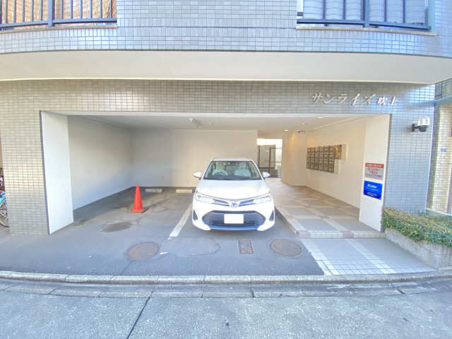 サンライズ吹上 駐車場