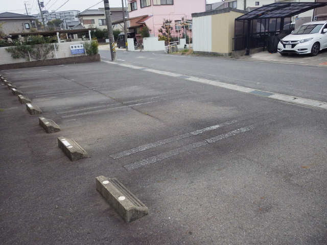 アルカディアⅢ 駐車場