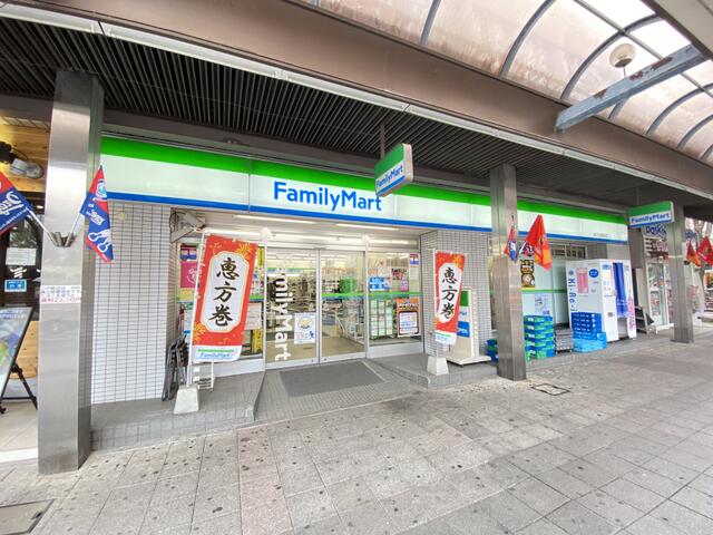 プレシオール藤が丘 【コンビニエンスストア】ファミリーマート藤が丘駅前まで581ｍ