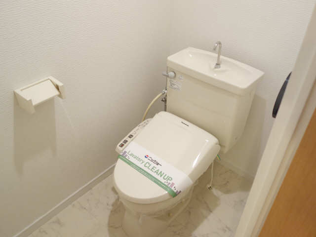 ＬＯＦＴビル シャワー付きトイレ設備です。