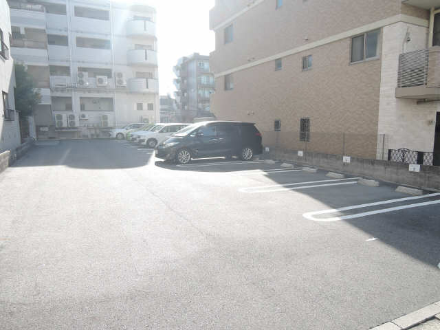 ＬＯＦＴビル 駐車場