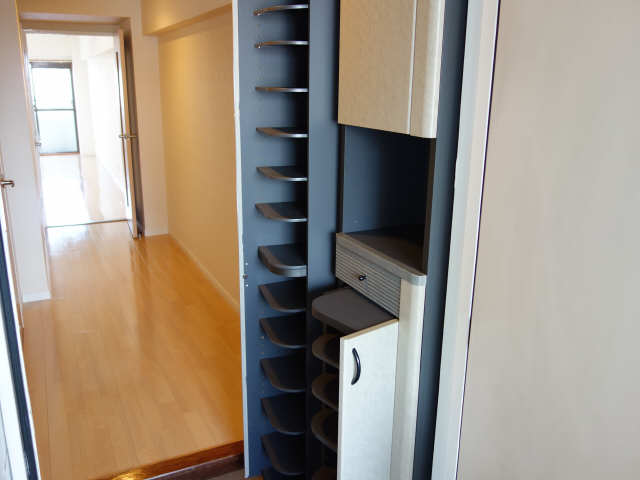 ＬＯＦＴビル シューズＢＯＸあります。