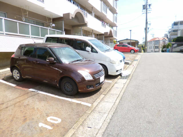 グレース山の手 駐車場