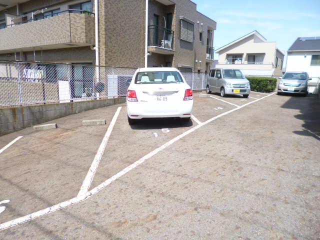 グレース山の手 駐車場