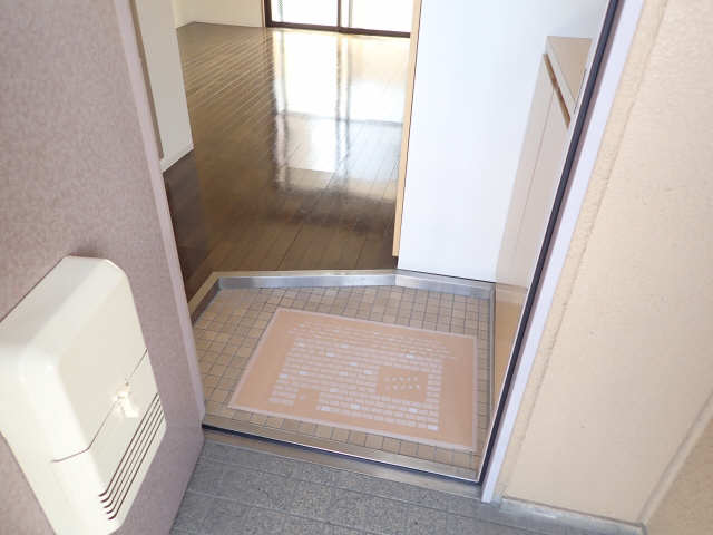ドエル杁中 玄関