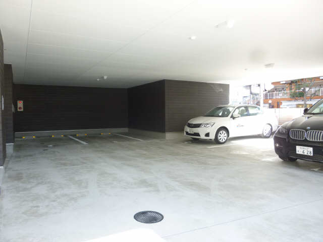 コンフォール山里 駐車場