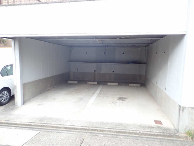 ベルハイム前山 駐車場