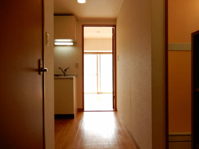 ラフィネ山手 玄関