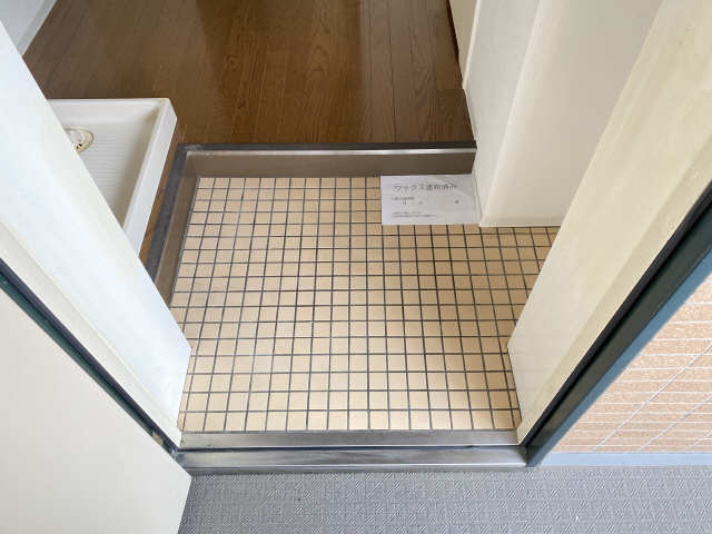 クリスタルコート川名 玄関
