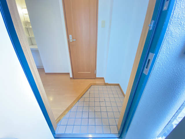 クレスト本山 玄関