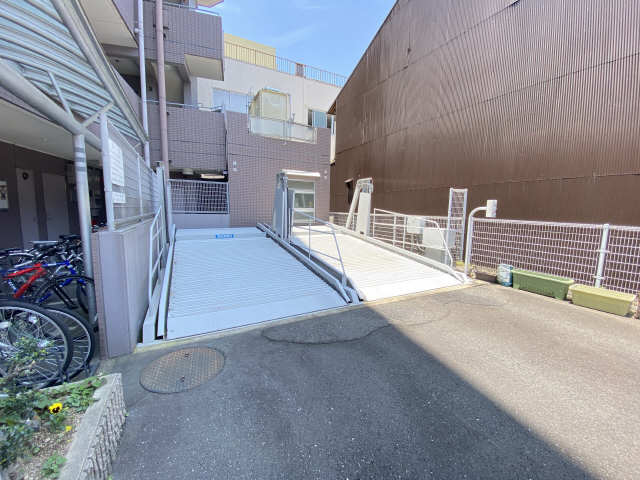 サン・パークビル 駐車場