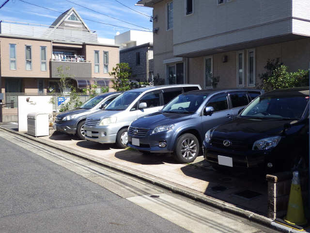 ファミリアフェリーチェ 駐車場