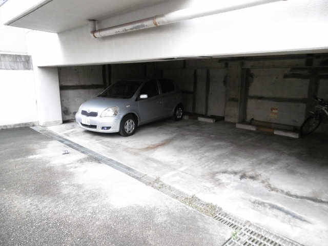グレン清友Ⅱ 駐車場