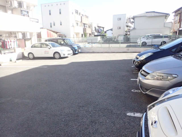 エクセルフジタ 駐車場
