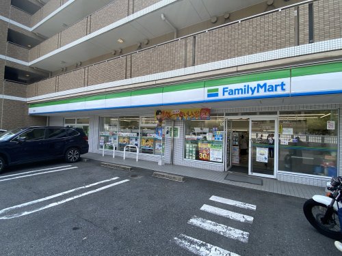 メゾン・ラポール　Ｂ棟 【コンビニエンスストア】ファミリーマート 鏡池通店まで177ｍ