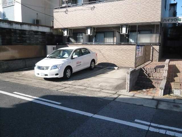 ハイツひなた 駐車場