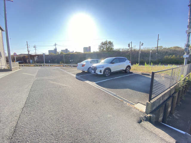 メゾンリベールＢ 駐車場