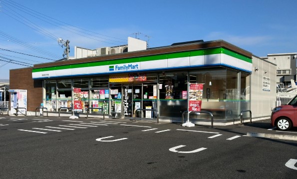コウジィコート　Ａ棟 【コンビニエンスストア】ファミリーマート愛知学院大学前まで400ｍ