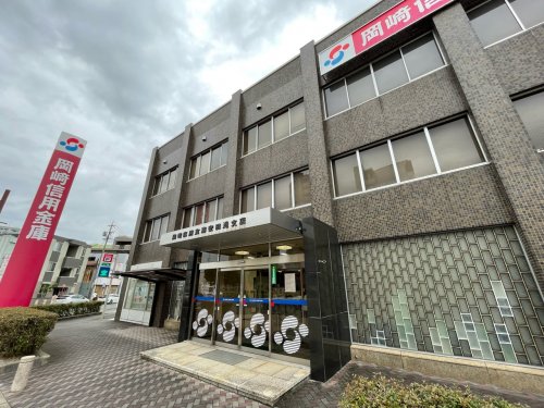 リフェール川名 【銀行】岡崎信用金庫安田通支店まで586ｍ