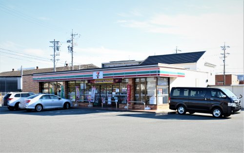 ファミールファイブ 【コンビニエンスストア】セブンイレブン　津市上浜３丁目店まで873ｍ