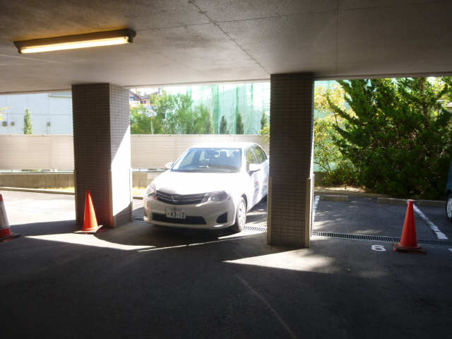 ヴィオレ山手 駐車場