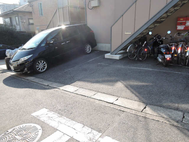 フォーヴル山手 駐車場