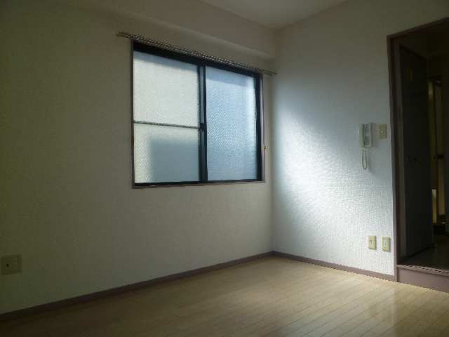  SUNUPROYALGARDEN広小路 リビング
