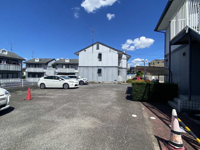 クリスタルビレッジＡ棟 駐車場