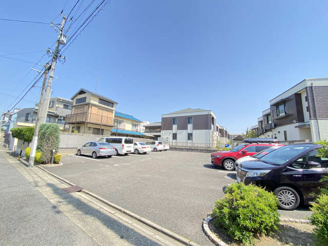 Ｃ’Ｓファミリア前山Ｂ棟 駐車場