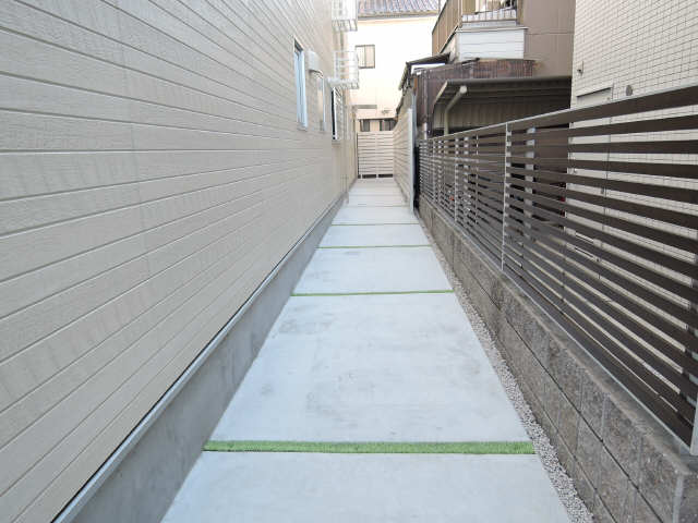 覚王山アパートメント エントランス
