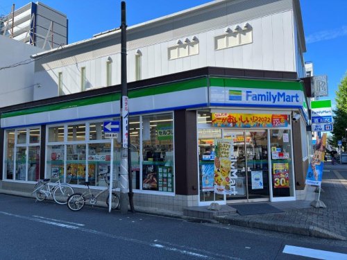 カステリヨンハウス 【コンビニエンスストア】ファミリーマート 今池駅前店まで344ｍ