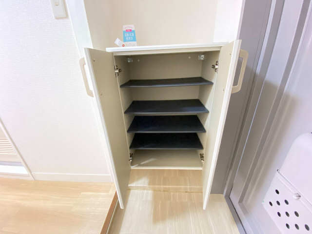 森本ビル シューズBOX