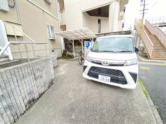 プチメゾン川原 駐車場