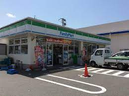 グリーングラス藤 【コンビニエンスストア】ファミリーマート守山本地ヶ原店まで221ｍ